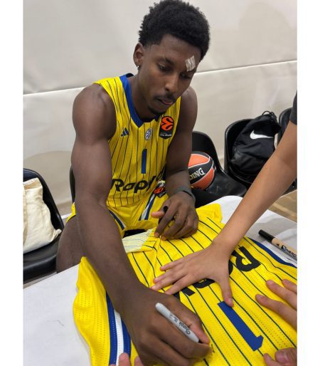 גופיה צהובה רשמית ADIDAS חתומה - ג'יילן הורד